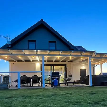 Dom Nad Morzem Z Jacuzzi 10 Osob Morze Przygod فيلة Mieroszyno