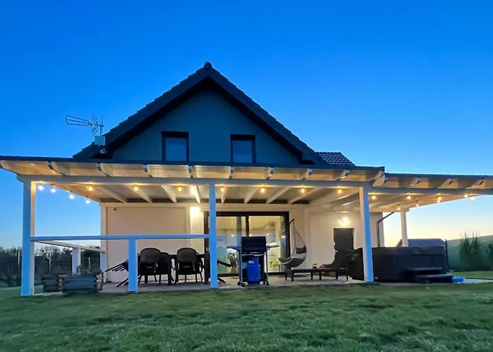 Dom Nad Morzem Z Jacuzzi 10 Osob Morze Przygod فيلة Mieroszyno